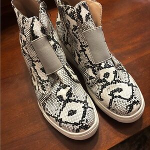 Women's Snakeskin Pattern Ankle Boots